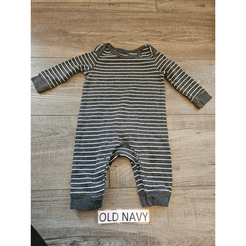 Old navy baby organic romper‎ 0-3 mos